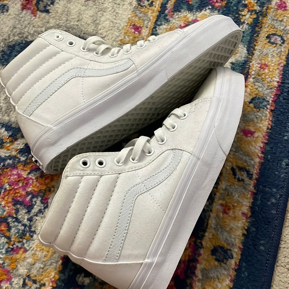 HI TOP WHITE VANS